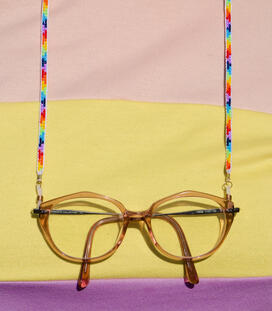 Cuelga gafas